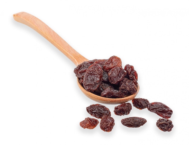 Raisins secs isolés sur blanc avec un tracé de détourage