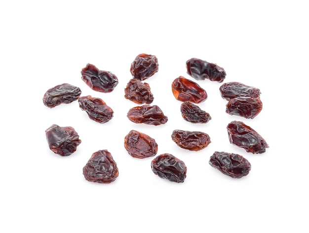 Raisins secs isolés sur blanc