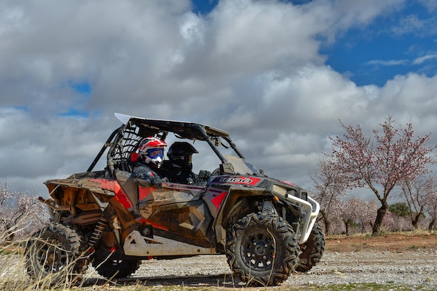 Rallye de véhicules tout-terrain x à travers le sud de l'espagne