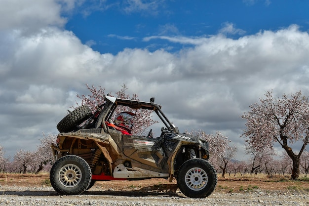 Rallye de véhicules tout-terrain x à travers le sud de l'espagne