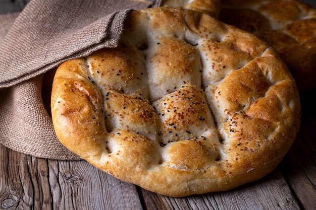 Ramadan Pita (nom turc ; Ramazan Pidesi) Pain turc traditionnel pour le mois sacré du Ramadan