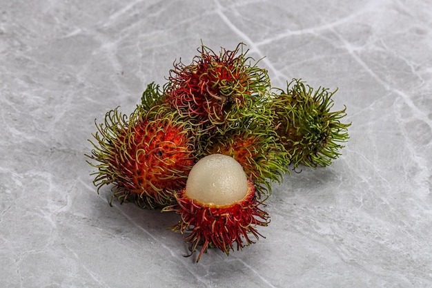 Le rambutan, un fruit exotique tropical sucré et juteux