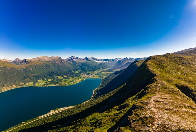 Rampestreken à Andalsnes Norvège Une célèbre piste touristique et un point de vue