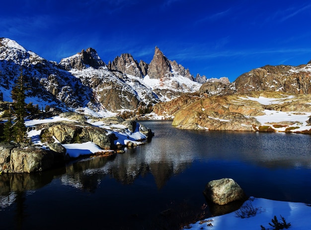 Randonnée au magnifique lac Minaret, Ansel Adams Wilderness, Sierra Nevada, Californie, USA.Saison d'automne.