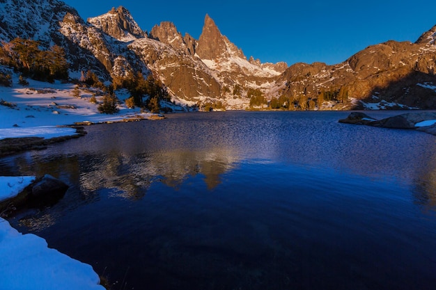 Randonnée au magnifique lac Minaret, Ansel Adams Wilderness, Sierra Nevada, Californie, USA.Saison d'automne.