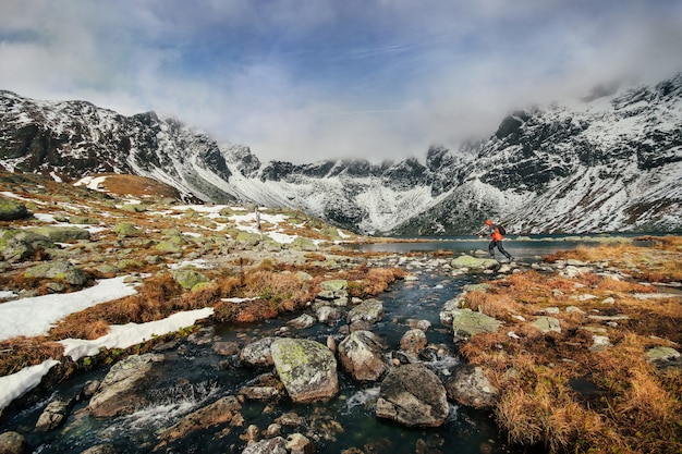 Randonnée dans la belle montagne de printemps des Hautes Tatras