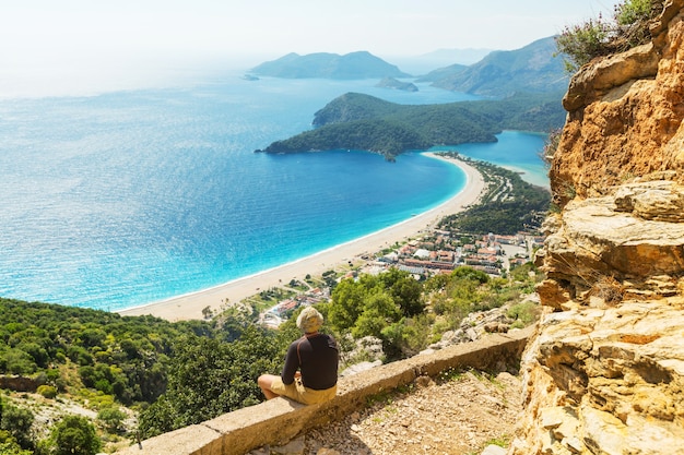 Randonnée dans la célèbre voie lycienne en Turquie. Routard dans le sentier.