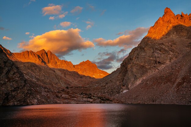 Randonnée dans la gamme Wind River dans le Wyoming, USA. Saison de l'automne.