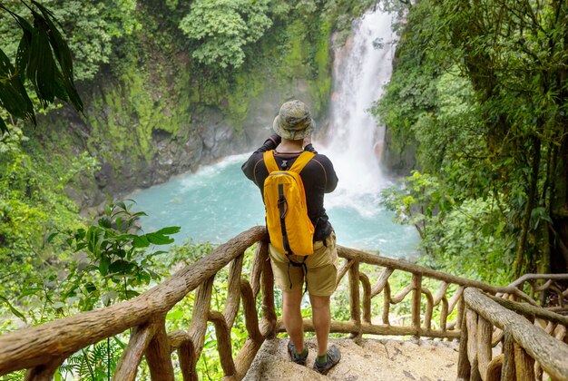 Randonnée dans la jungle tropicale verte, Costa Rica, Amérique Centrale