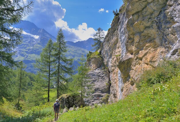 Randonnée sur sentier alpin