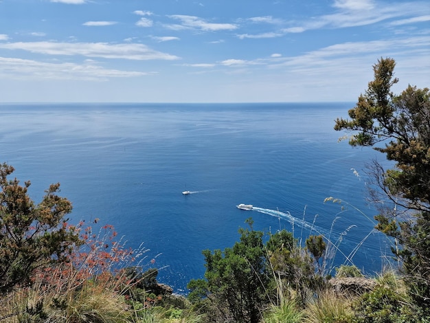 Randonnée sur le sentier portofino san fruttuoso au bord de la mer