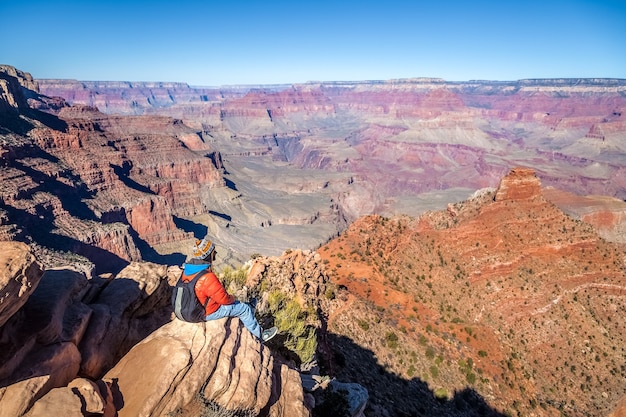 Photo randonneur homme dans le grand canyon, south rim