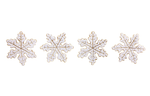 Rangée de flocons de neige décoratifs au centre de l'image minimale de Noël blanc avec espace de copie