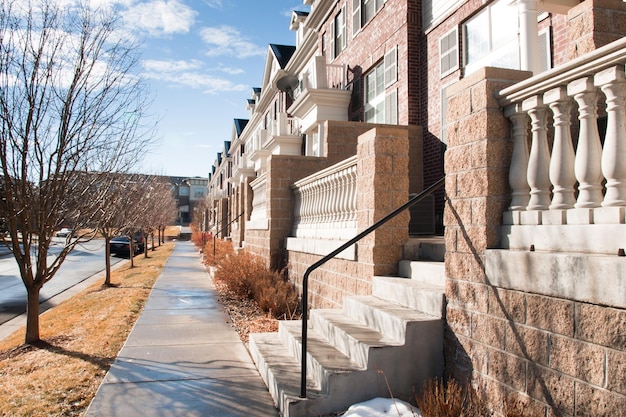 Une rangée de maisons en rangée à Denver, Colorado.