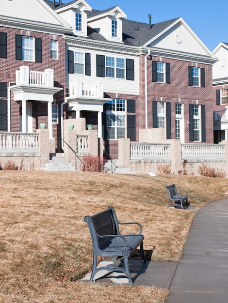 Une rangée de maisons en rangée à Denver, Colorado.