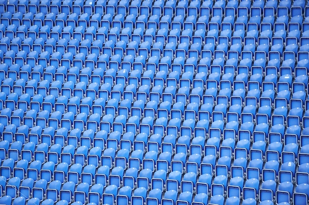 Rangées De Sièges Bleus Sur Le Fond Du Stade