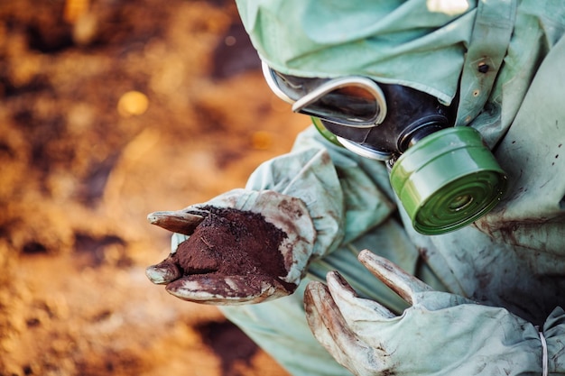 Photo des rangers avec une arme ont capturé un journaliste en otage