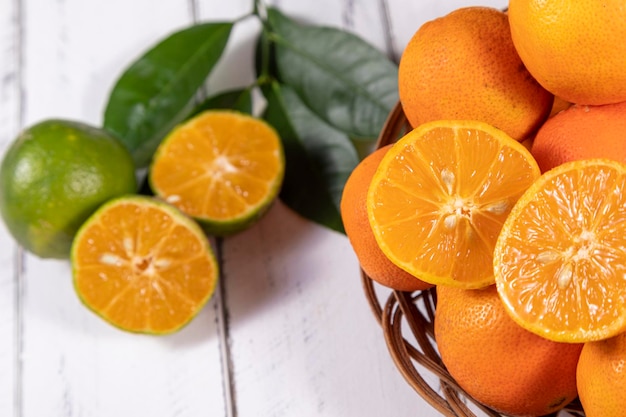 Photo rangpur citrus limonia ou citrus reticulata medica parfois appelé le citron vert rangpur citron vert ou lemandarin est un hybride entre la mandarine et le citron