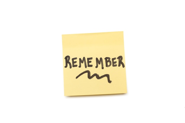 Rappelez-vous un seul mot écrit à la main sur une note de papier jaune
