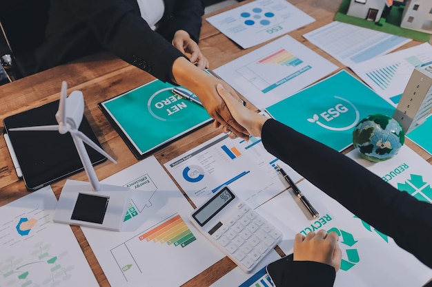 Rapport sur les prix de compensation du carbone Émission de CO2 Croissance future Net zéro déchet dans les SME éthiques du bureau Protéger le changement climatique Réchauffement climatique Projet sur les questions sociales Groupe des peuples d'Asie Plan sur les ODD respectueux de l'environnement