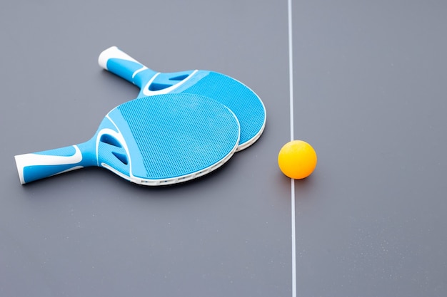 Raquette et balle d'équipement de tennis de table