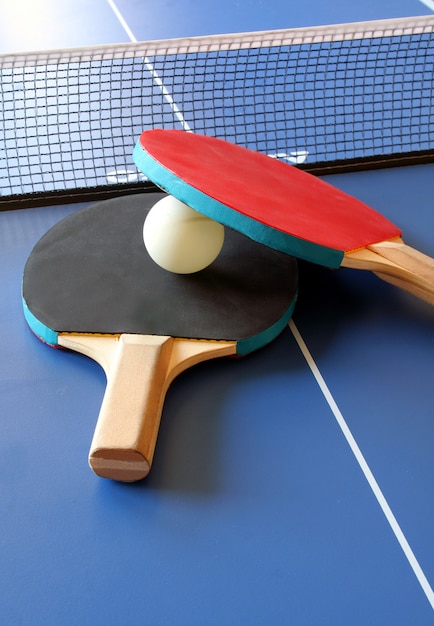 raquettes et table de ping-pong