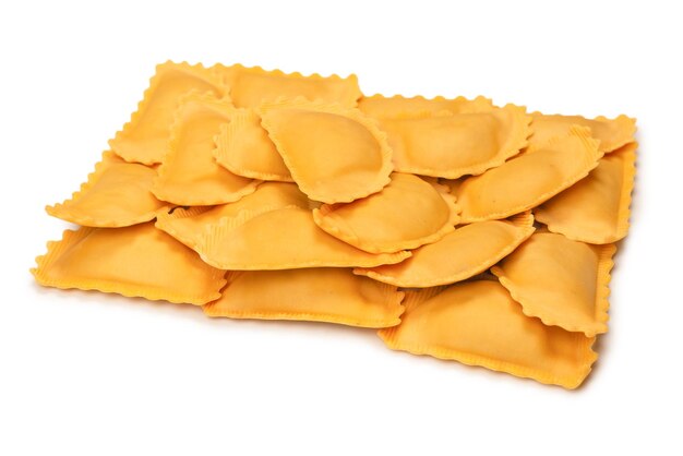 Raviolis crus en arrière-plan Cuisine italienne saine