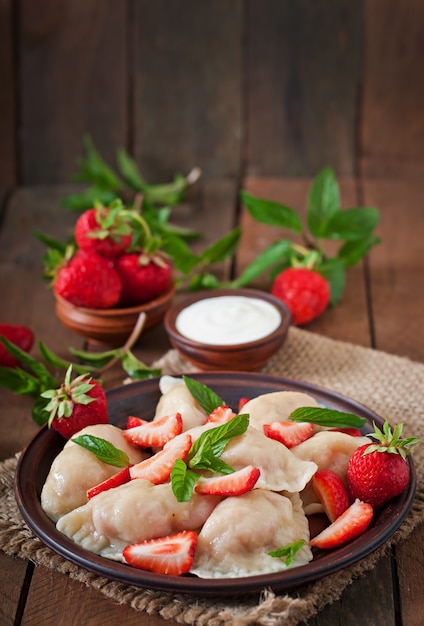 Raviolis frais aux fraises et crème sure