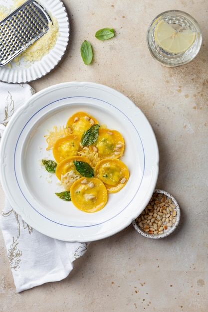 Raviolis maison farcis à la ricotta et au kale