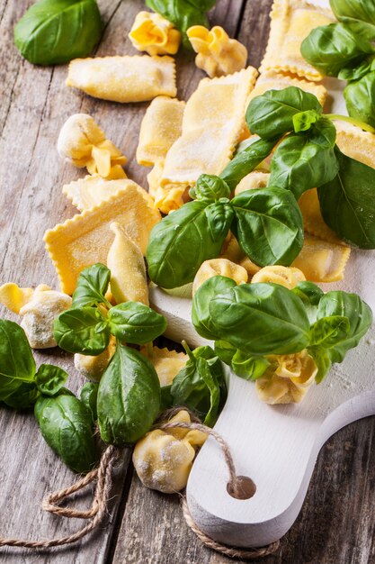 Raviolis de pâtes au basilic