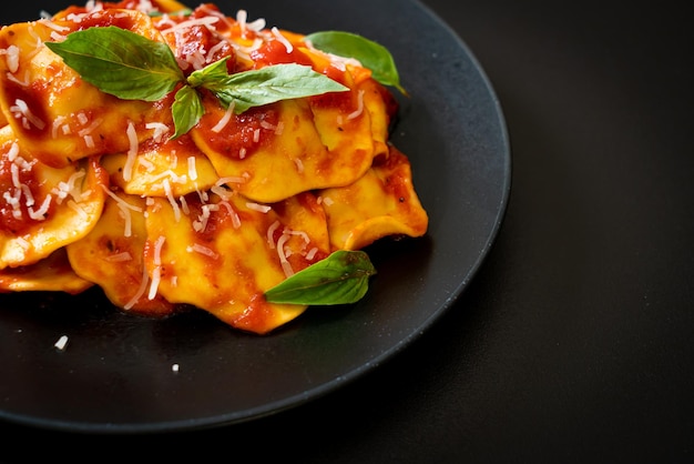 Raviolis à la sauce tomate et basilic