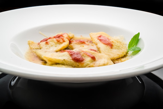 Raviolis à la sauce tomate et basilic