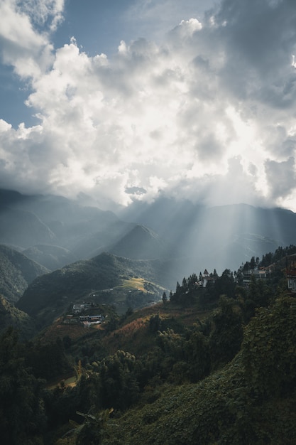 Les rayons du soleil sur la ville de Sa Pa Vietnam