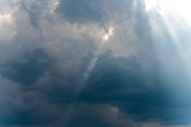 Rayons de lumière brillant