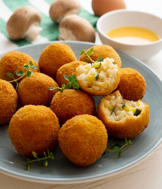 Recette d'arancini aux courgettes en petit format semblable à une crequette de tapa espagnole