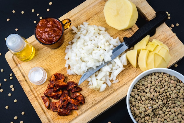 Photo recette maison d'un plat de lentilles espagnol