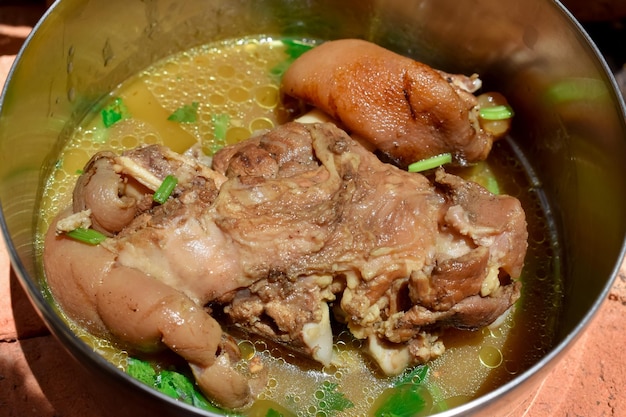 Recette de soupe de cuisse de porc asiatique birmane ou birmane