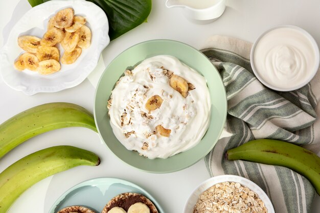 Photo recette en vue du haut avec de la banane plantain