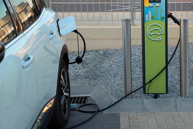 Recharge de voiture électrique à angle élevé