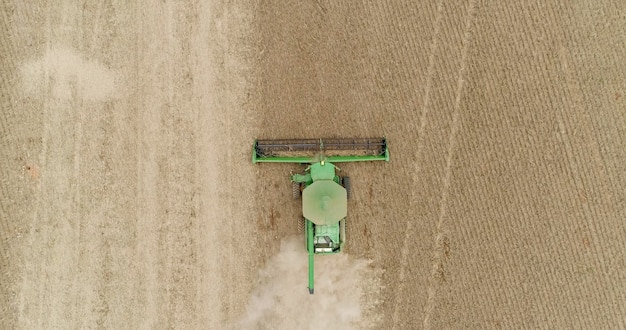 Récolte De Soja Dans Une Ferme Du Mato Grosso, Au Brésil.