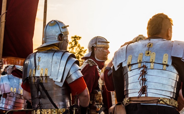 Photo reconstruction de la bataille des anciens romains et barbares