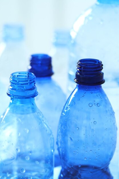 Recyclez les bouteilles d'eau usagées