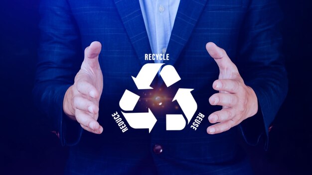 Réduire la réutilisation du symbole de recyclage avec l'utilisation d'une interface tactile virtuelle de fond métaphore écologique pour la gestion des déchets écologiques et un style de vie durable et économique