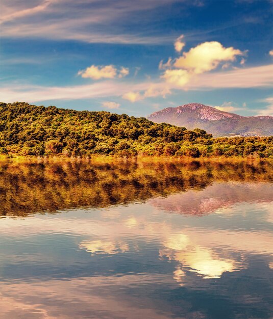 Reflet dans le lac Baratz au crépusculexA