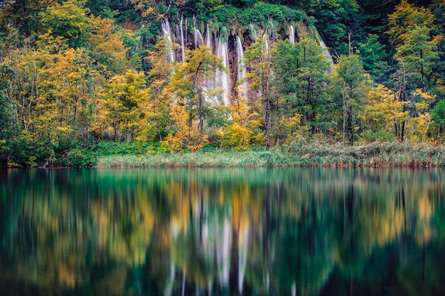 Reflet du lac cascade