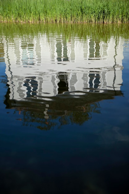 Reflet d'une maison