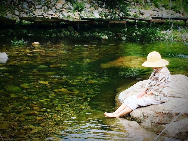 Photo réflexion des arbres dans l'eau