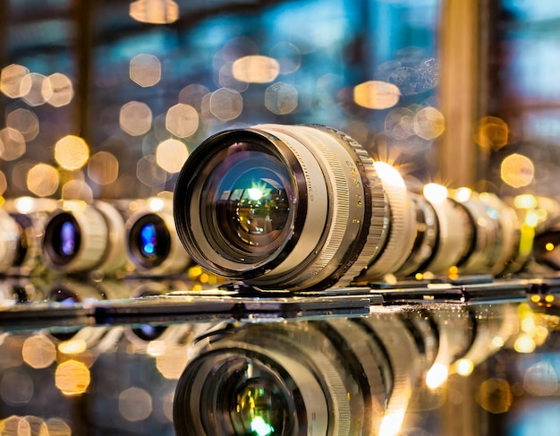 Photo réflexion de la lumière sur le verre des lentilles de l'appareil photo