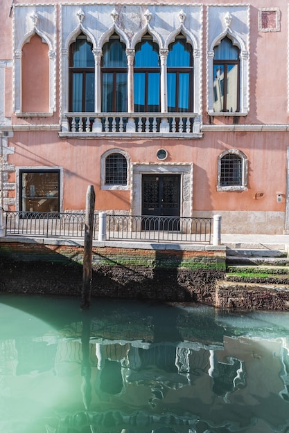 Réflexions dans les canaux de l'art de Venise dans l'histoire de l'Italie