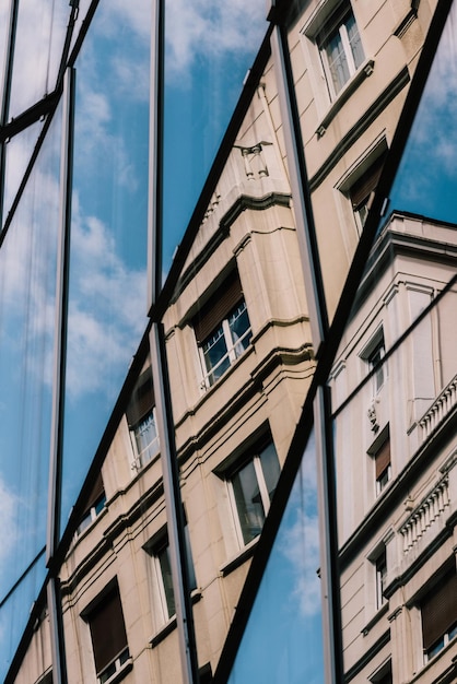 Réflexions de verre de vieux bâtiments à Bilbao Pays Basque Espagne